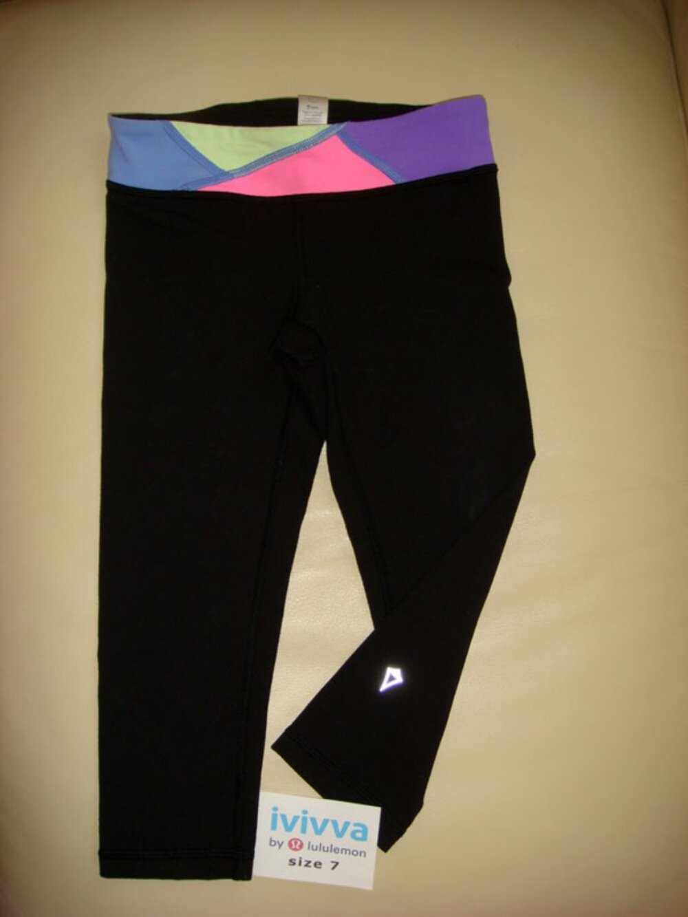 Ivivva Girl by Lululemon 🍋Rhythmic black Crop Luon leggings size 7